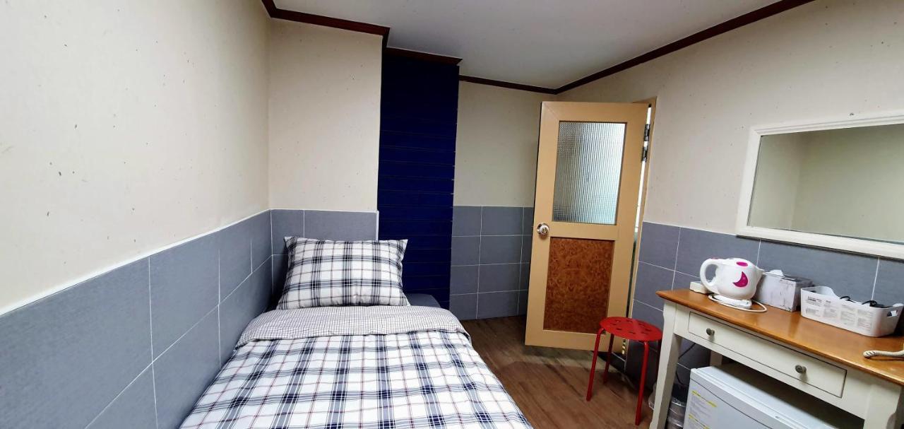 New Sun Guesthouse Myeongdong โซล ภายนอก รูปภาพ