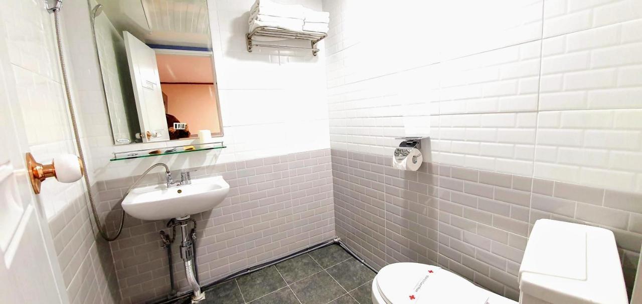 New Sun Guesthouse Myeongdong โซล ภายนอก รูปภาพ