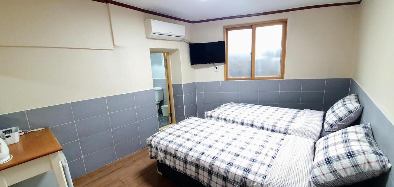 New Sun Guesthouse Myeongdong โซล ภายนอก รูปภาพ